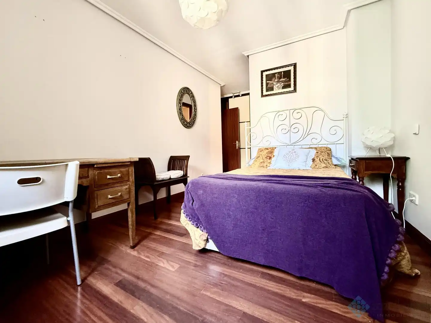 Bedroom of Flat for share in Bilbao   with Furnished