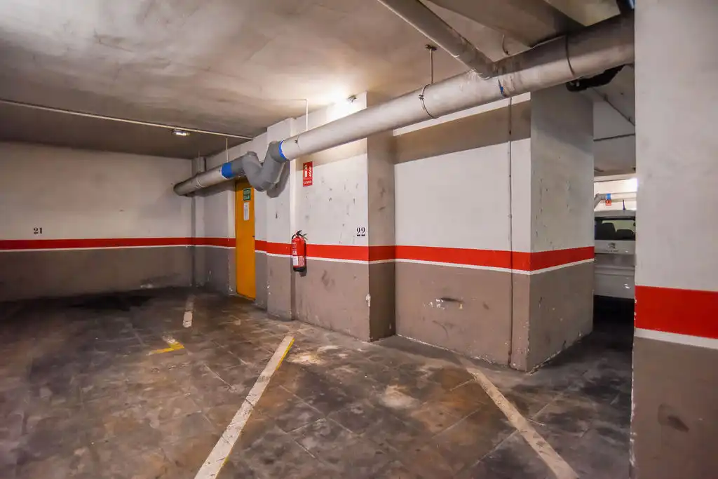 Aparcament de Garatge en venda en Centre - Sant Oleguer