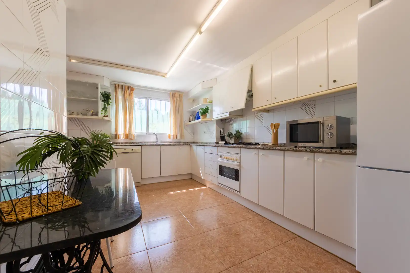 Cuina de Casa adosada en venda en Salou amb Jardí privat, Terrassa i Traster