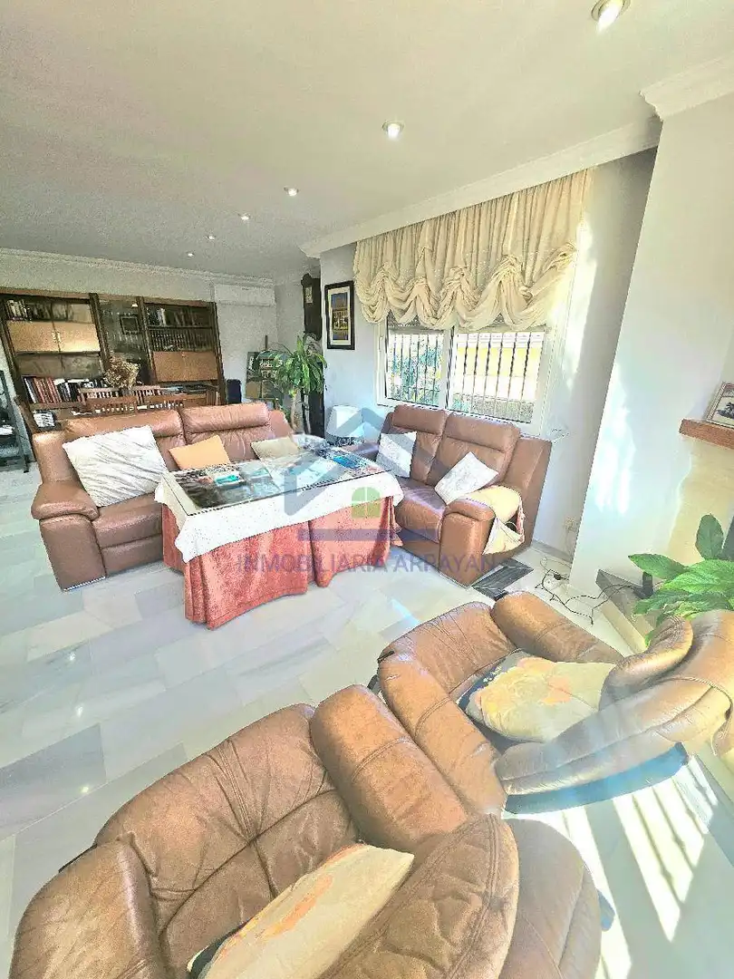 Sala de estar de Casa o chalet en venta en Ogíjares con Aire acondicionado, Calefacción y Jardín privado