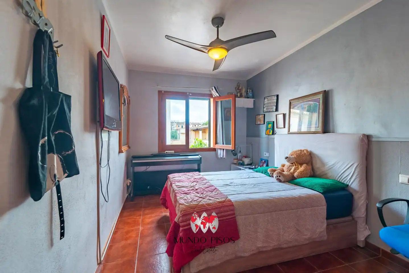 Schlafzimmer von Einfamilien-Reihenhaus zum Verkauf in Consell mit Klimaanlage, Heizung und Privatgarten