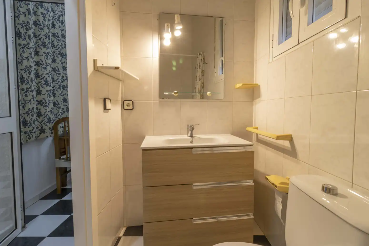 Baño de Piso en venta en Sevilla con Aire acondicionado