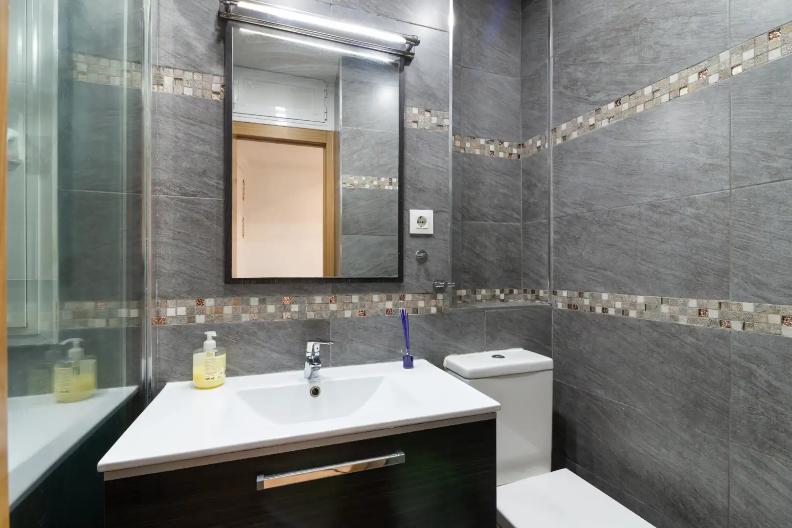 Bany de Apartament en venda en Madrid amb Aire condicionat, Calefacció i Moblat