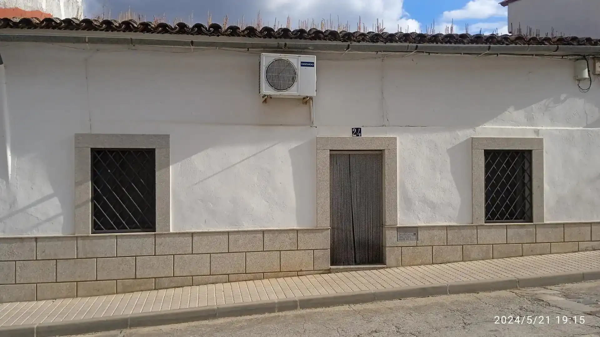 Vista exterior de Casa adosada en venda en Cañaveral amb Aire condicionat