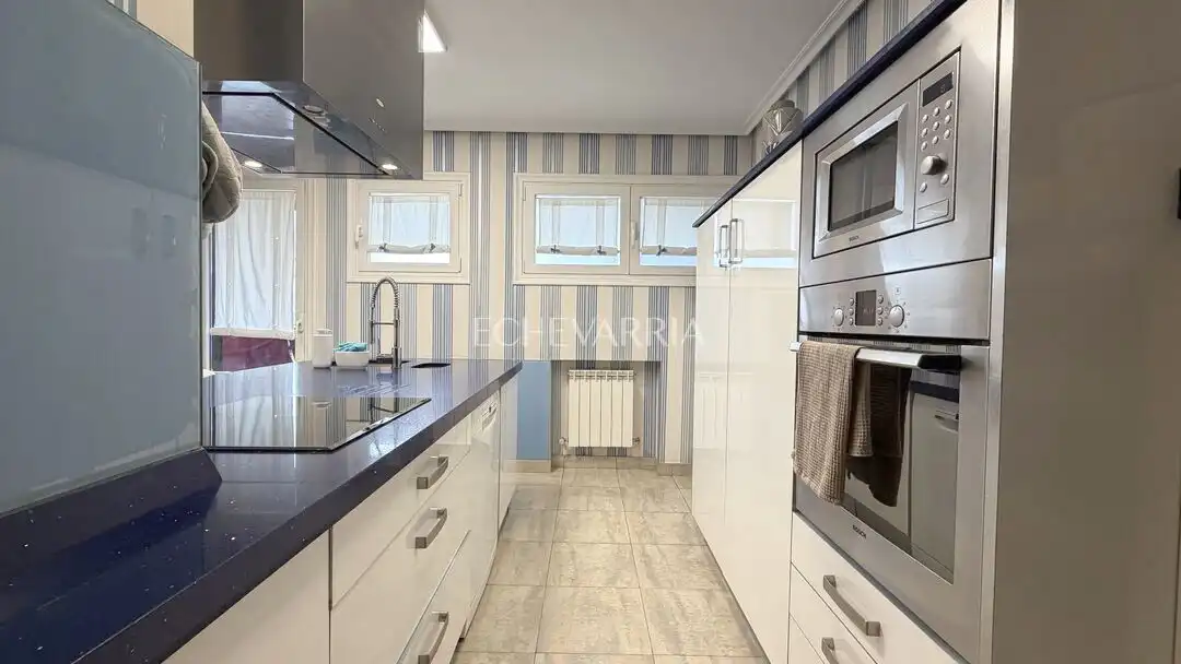 Cocina de Piso en venta en Leioa con Calefacción, Jardín privado y Terraza