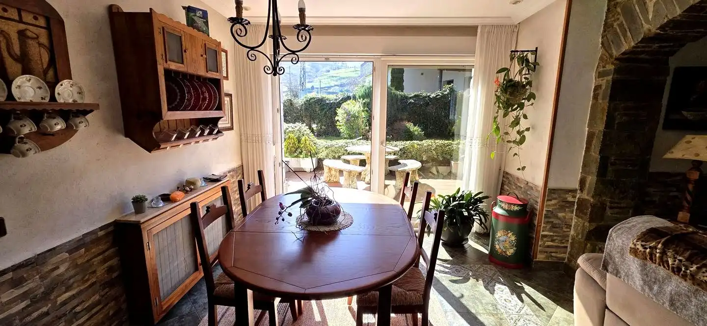 Dining room of Houses for sale in Valdés - Luarca  with Heating, Private garden and Parquet flooring