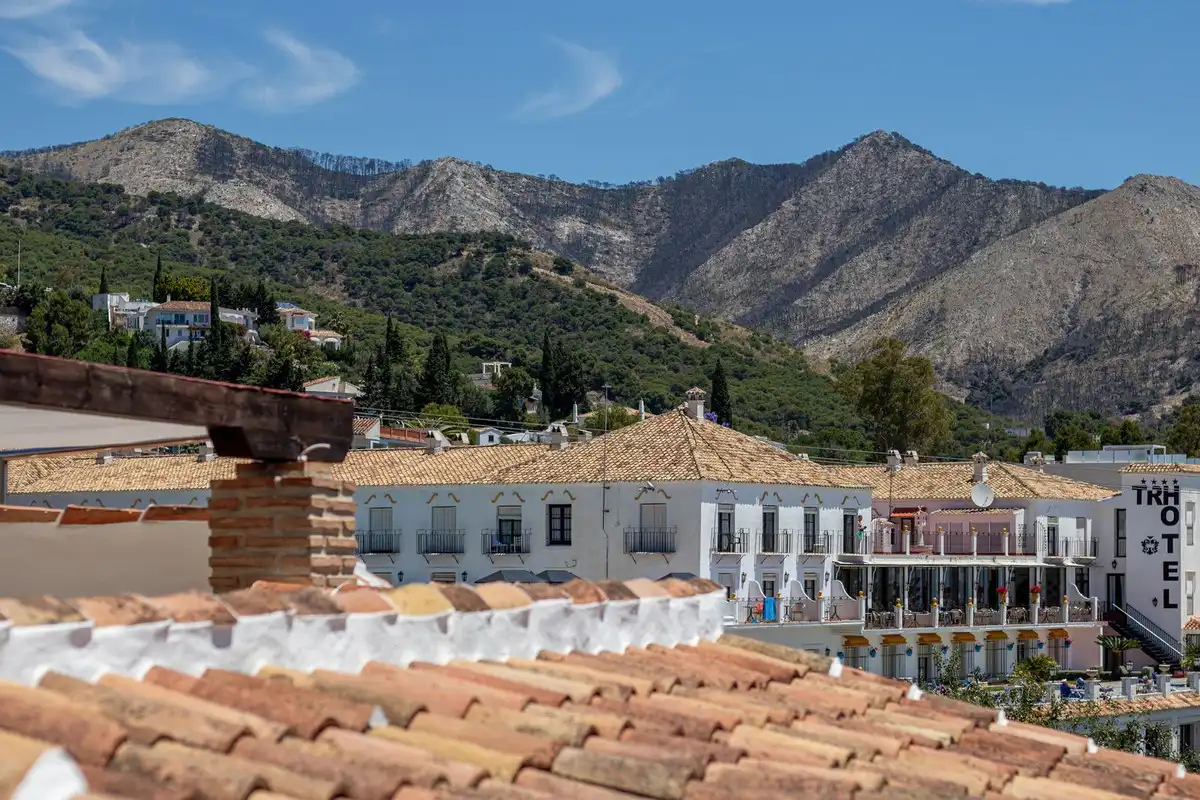 Vista exterior de Casa adosada en venda en Mijas amb Aire condicionat, Terrassa i Traster