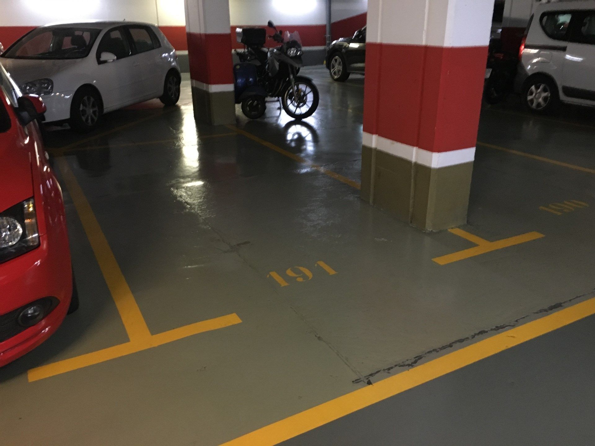 Garatge en venda a Germanes Ocaña, Collblanc