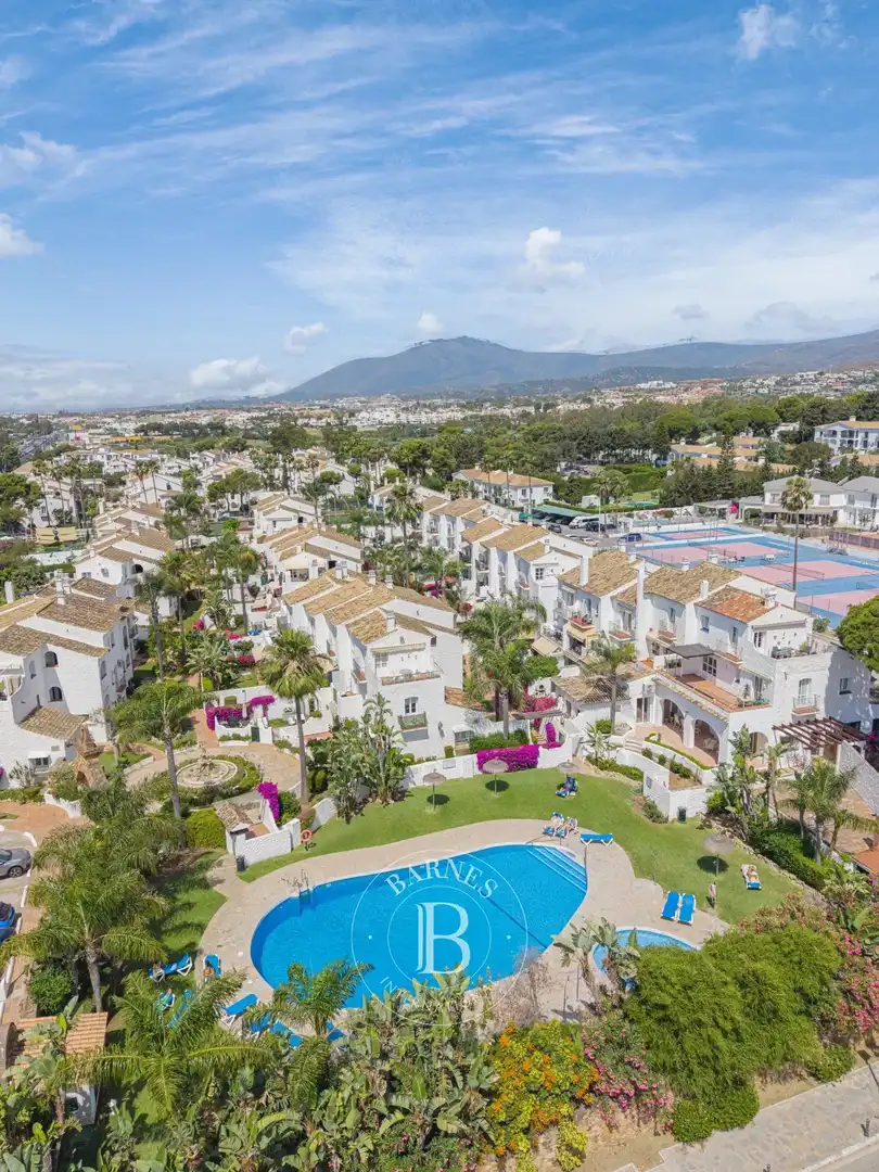 Vista exterior de Pis en venda en Estepona amb Aire condicionat, Calefacció i Terrassa