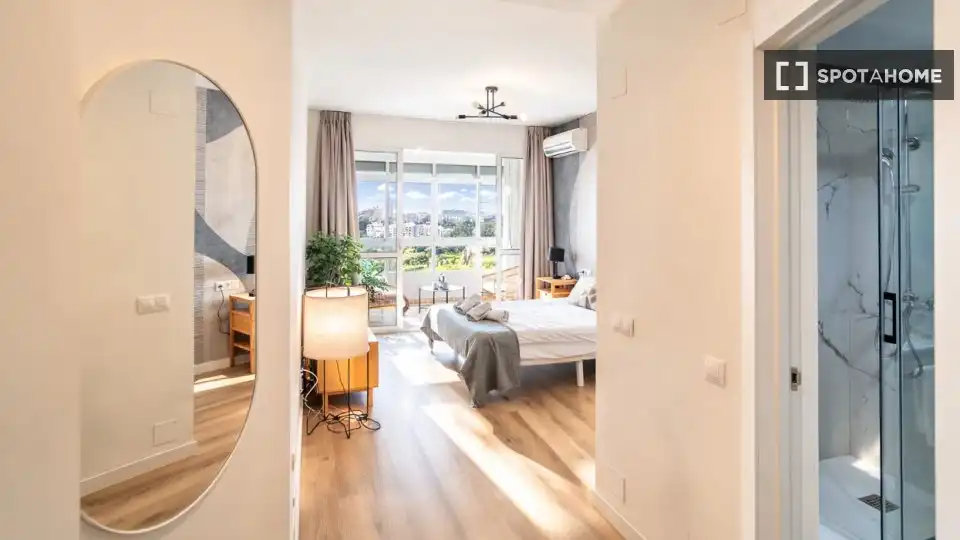 Habitación de Estudio para compartir en Torremolinos con Aire acondicionado, Terraza y Amueblado