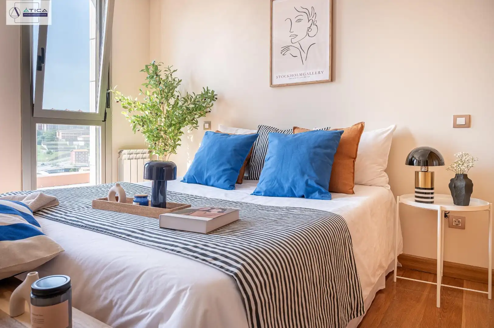 Schlafzimmer von Dachboden zum Verkauf in Santander mit Heizung, Privatgarten und Parkett
