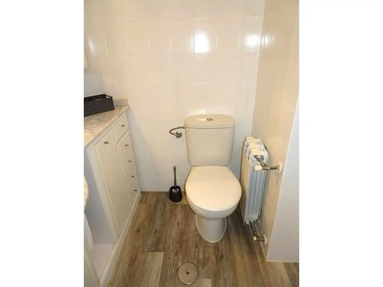 Bathroom of Flat for rent in Gijón   with Heating, Parquet flooring and Furnished