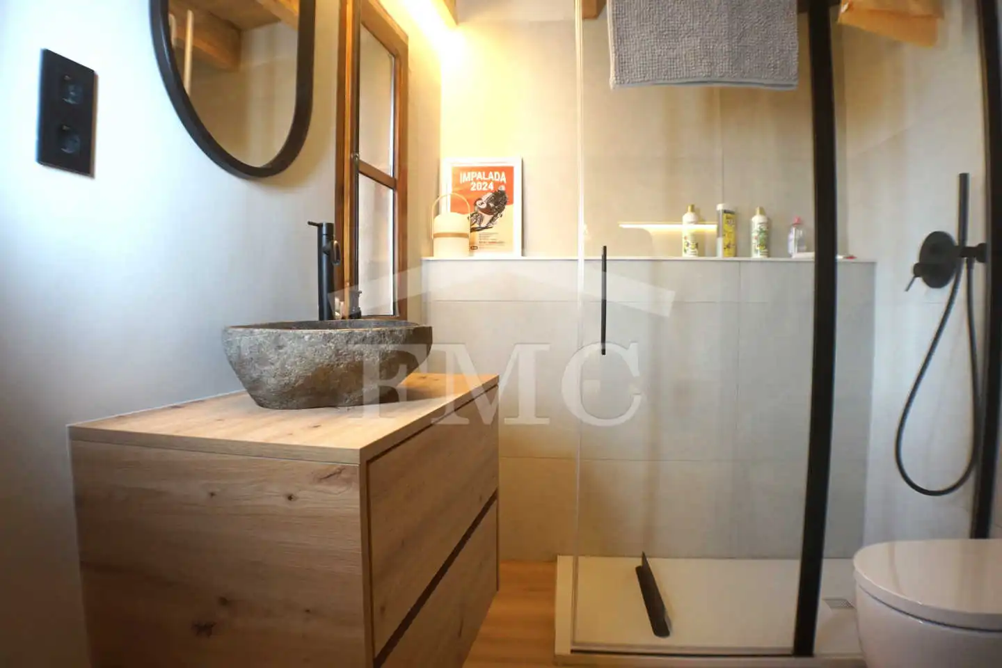 Badezimmer von Haus oder Chalet zur Miete in Saillagouse mit Heizung, Privatgarten und Parkett