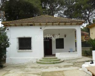 Vista exterior de Casa o xalet en venda en Paterna amb Jardí privat, Terrassa i Piscina