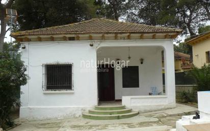 Vista exterior de Casa o xalet en venda en Paterna amb Jardí privat, Terrassa i Piscina