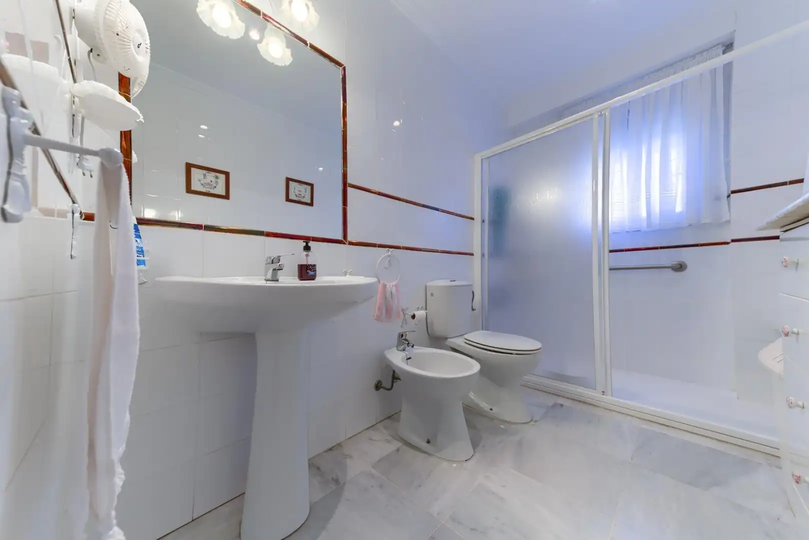 Bathroom of Houses for sale in Espartinas  with Air Conditioner, Private garden and Terrace