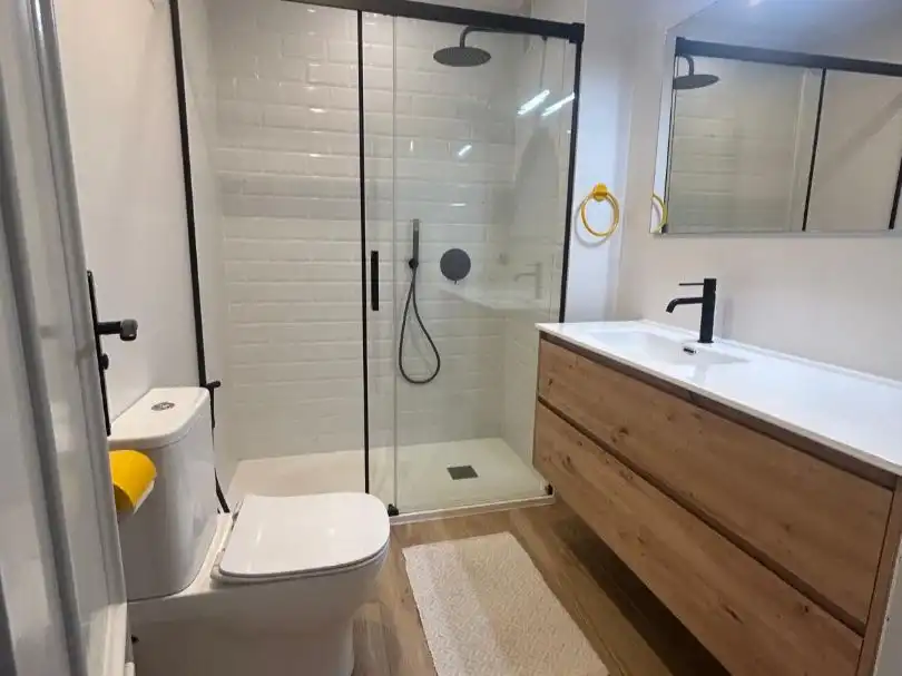Baño de Piso en venta en Vigo  con Balcón