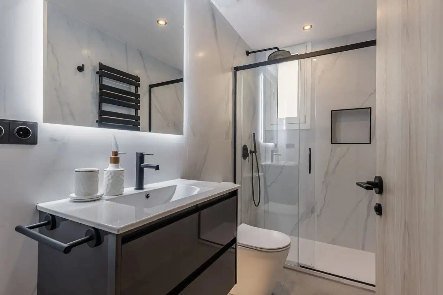 Badezimmer von Wohnung zum Verkauf in Madrid mit Abstellraum