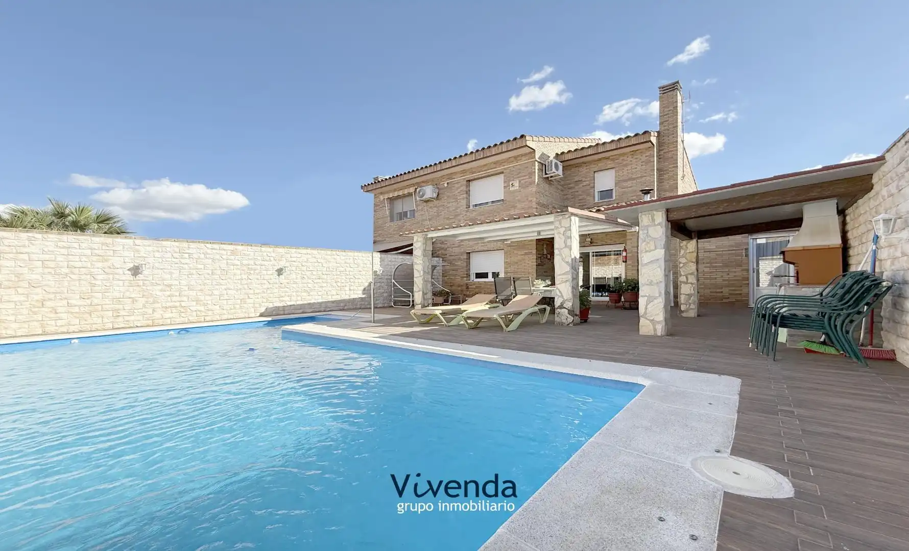 Garten von Einfamilien-Reihenhaus zum Verkauf in Cedillo del Condado mit Heizung, Terrasse und Abstellraum