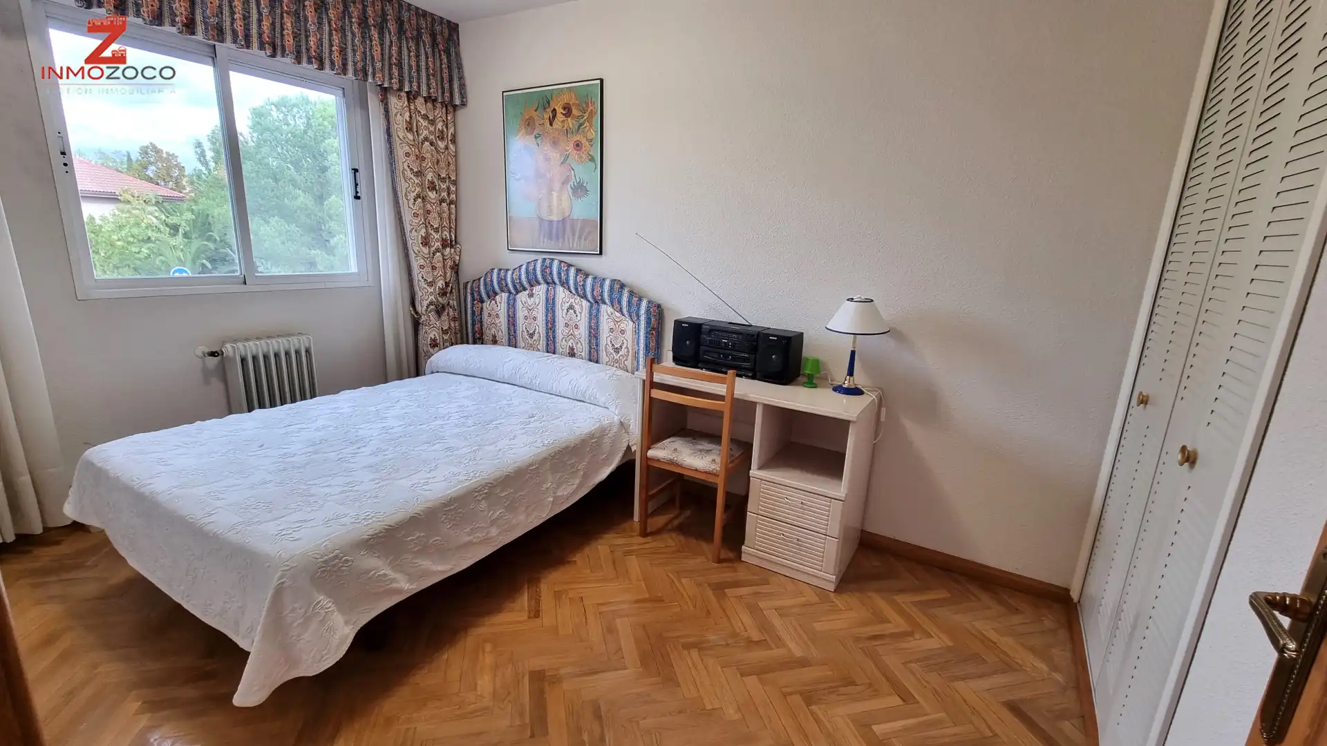 Dormitori de Casa adosada en venda en Las Rozas de Madrid amb Aire condicionat, Calefacció i Jardí privat