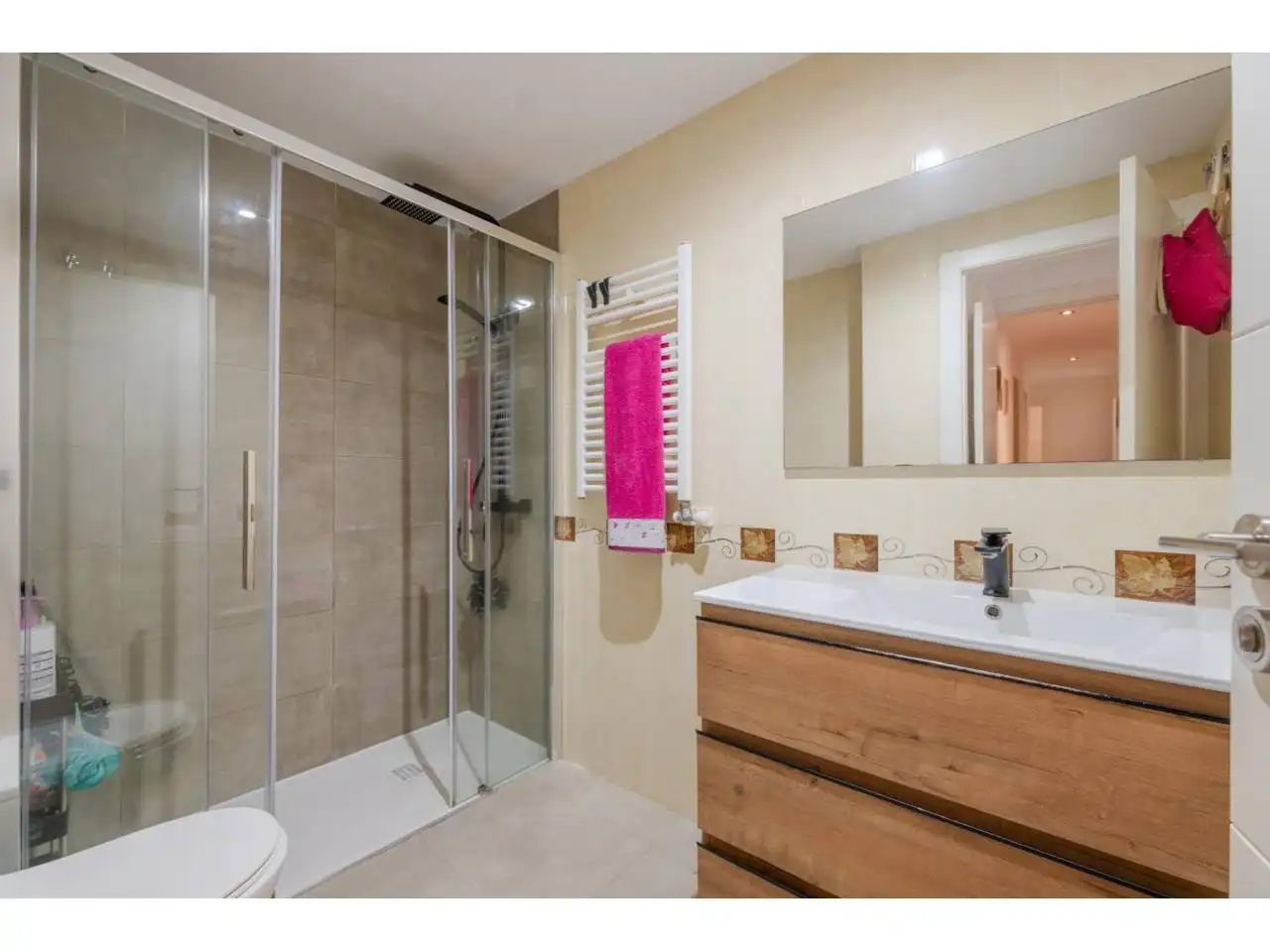 Bathroom of Flat for sale in Girona  with Heating, Parquet flooring and Storage room