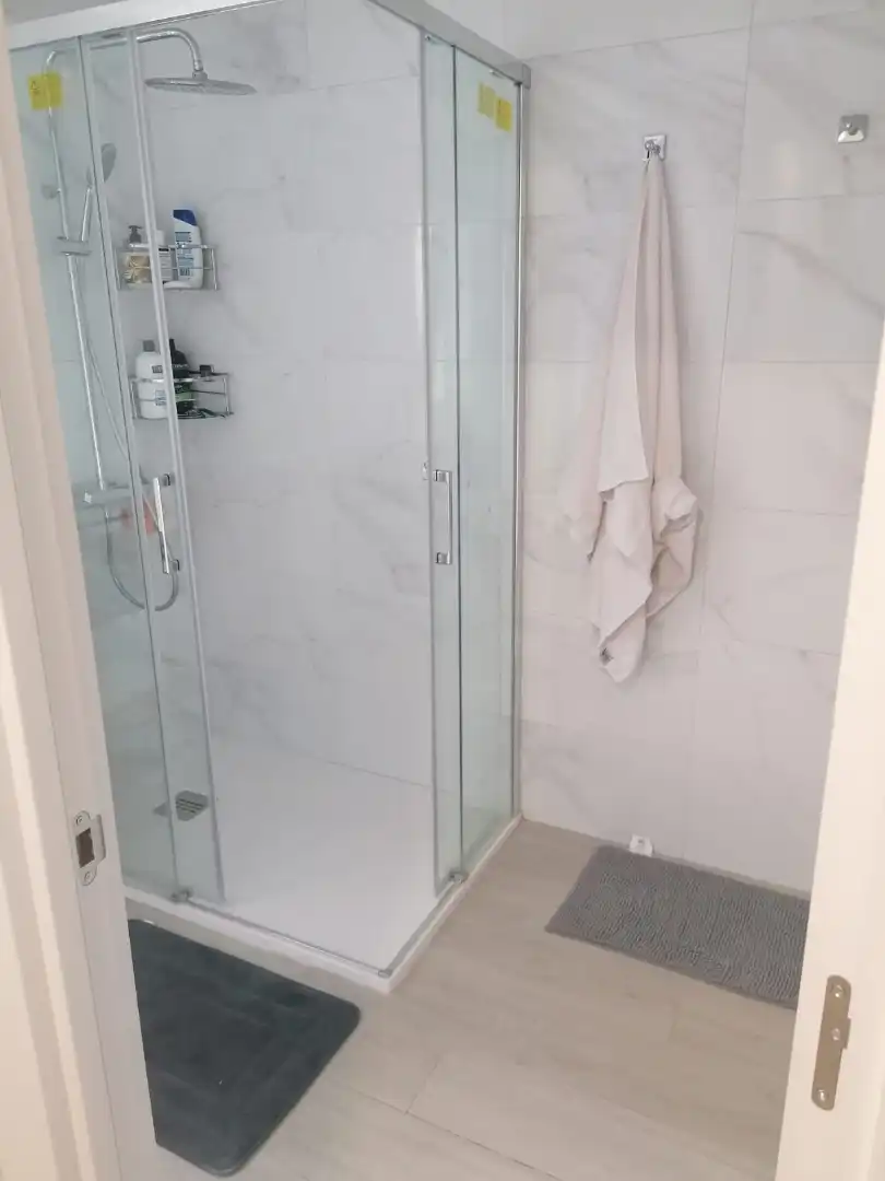 Baño de Piso de alquiler en La Línea de la Concepción con Amueblado, Horno y Lavadora