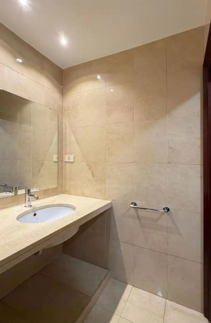 Baño de Oficina de alquiler en Barcelona con Aire acondicionado y Calefacción