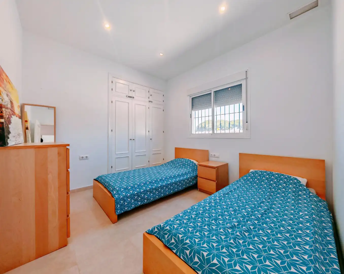 Dormitori de Casa o xalet en venda en Chiclana de la Frontera amb Aire condicionat, Jardí privat i Piscina