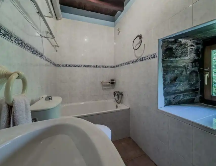 Baño de Casa o chalet en venta en Pesaguero con Calefacción, Terraza y Amueblado