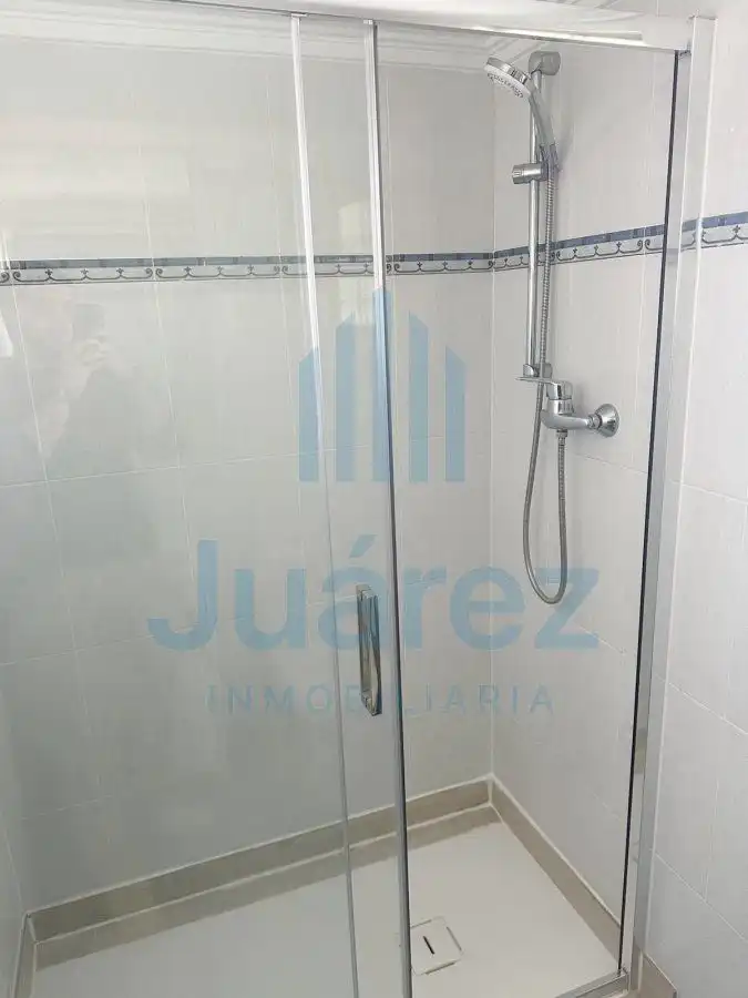 Baño de Piso de alquiler en Alicante / Alacant con Aire acondicionado, Calefacción y Parquet