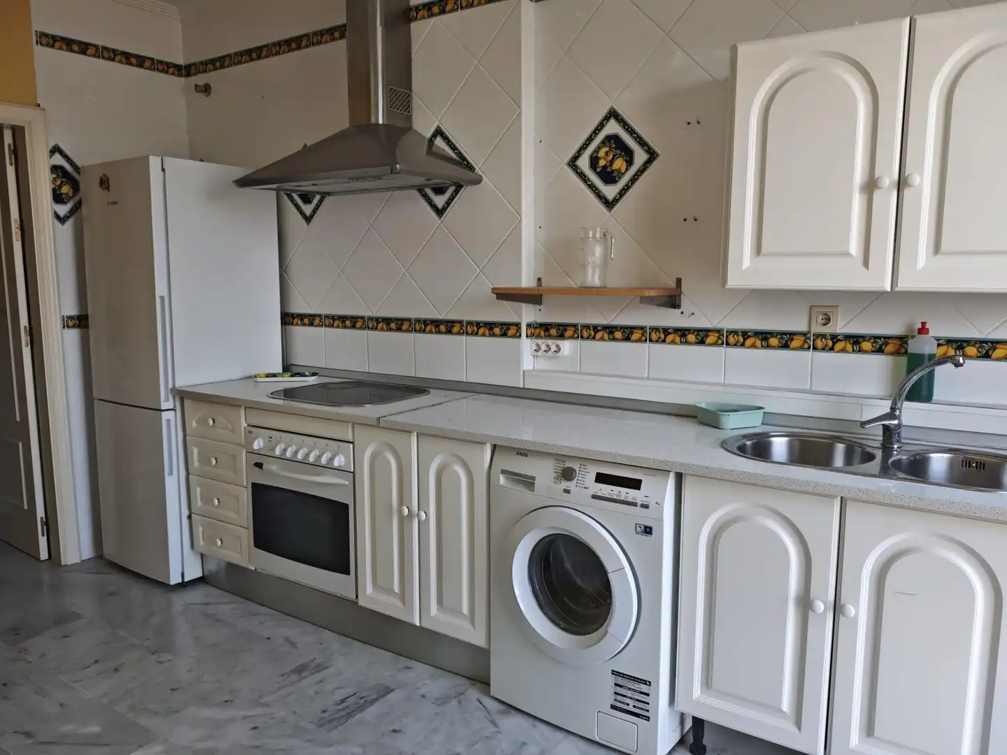 Cocina de Piso en venta en Sevilla con Balcón y Jacuzzi