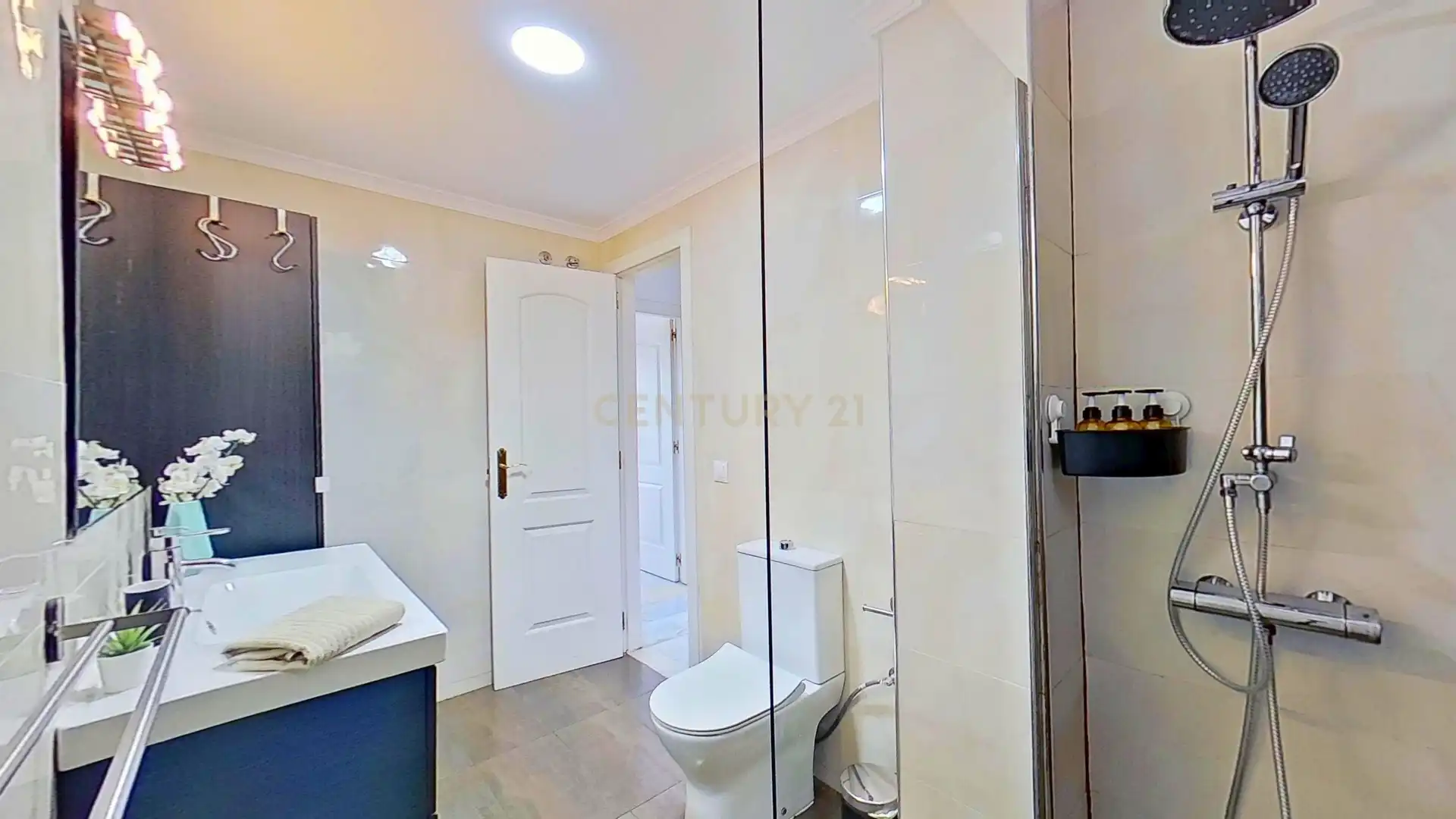 Baño de Piso en venta en Benalmádena con Aire acondicionado, Trastero y Horno