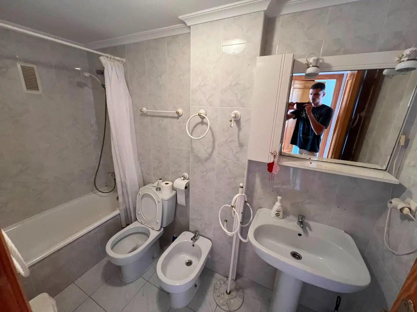 Badezimmer von Wohnungen zur Miete in Torrevieja mit Terrasse