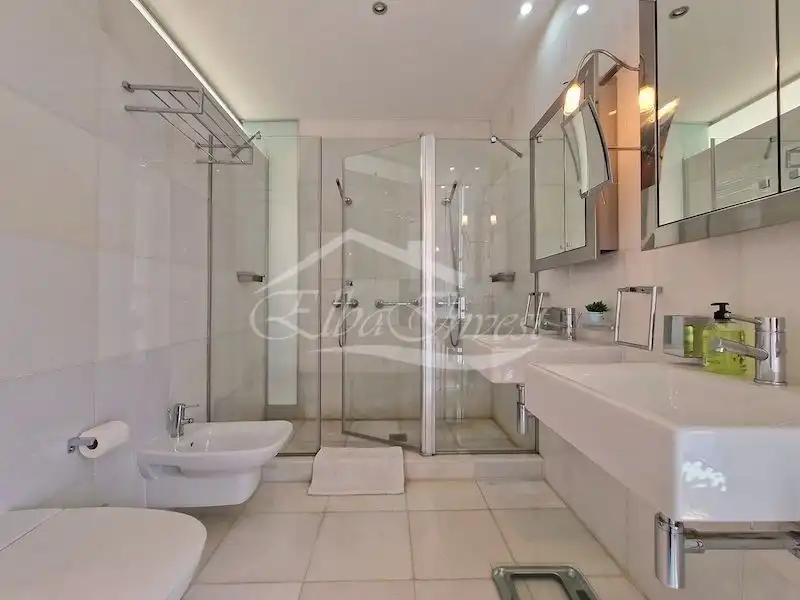 Bany de Casa o xalet en venda en Adeje amb Aire condicionat, Jardí privat i Terrassa