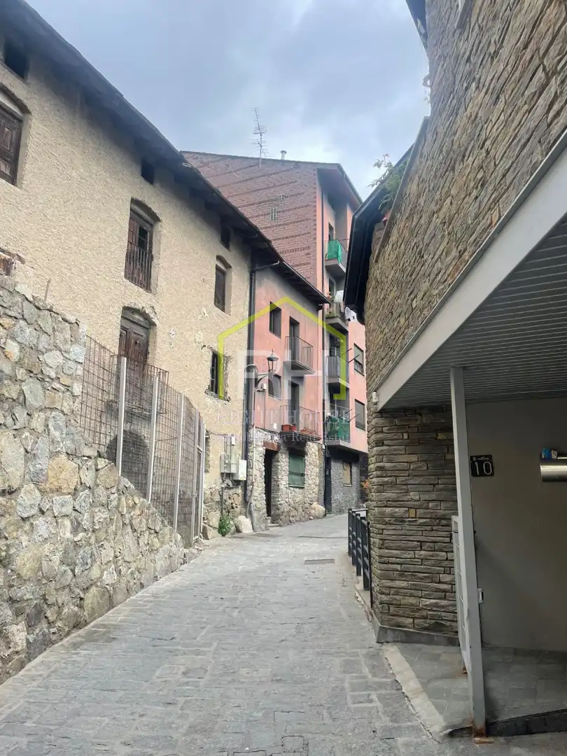 Außenansicht von Wohnung zur Miete in Andorra la Vella mit Heizung, Parkett und Ofen