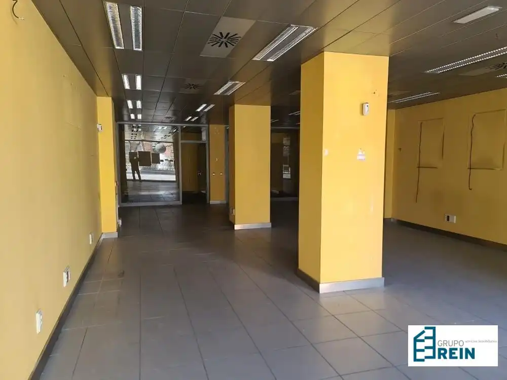 Local comercial en venda a Avenida del Doctor Mendiguchia Carriche 7, imagen 4