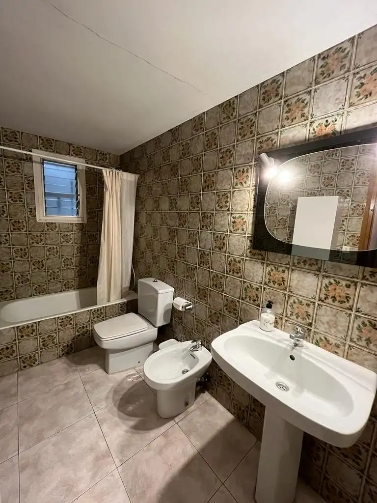 Badezimmer von Wohnung zur Miete in Palamós mit Terrasse, Möbliert und Ofen