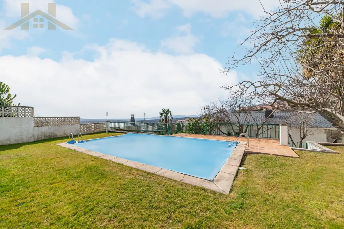 Piscina de Casa o xalet en venda en Miraflores de la Sierra amb Calefacció, Jardí privat i Terrassa