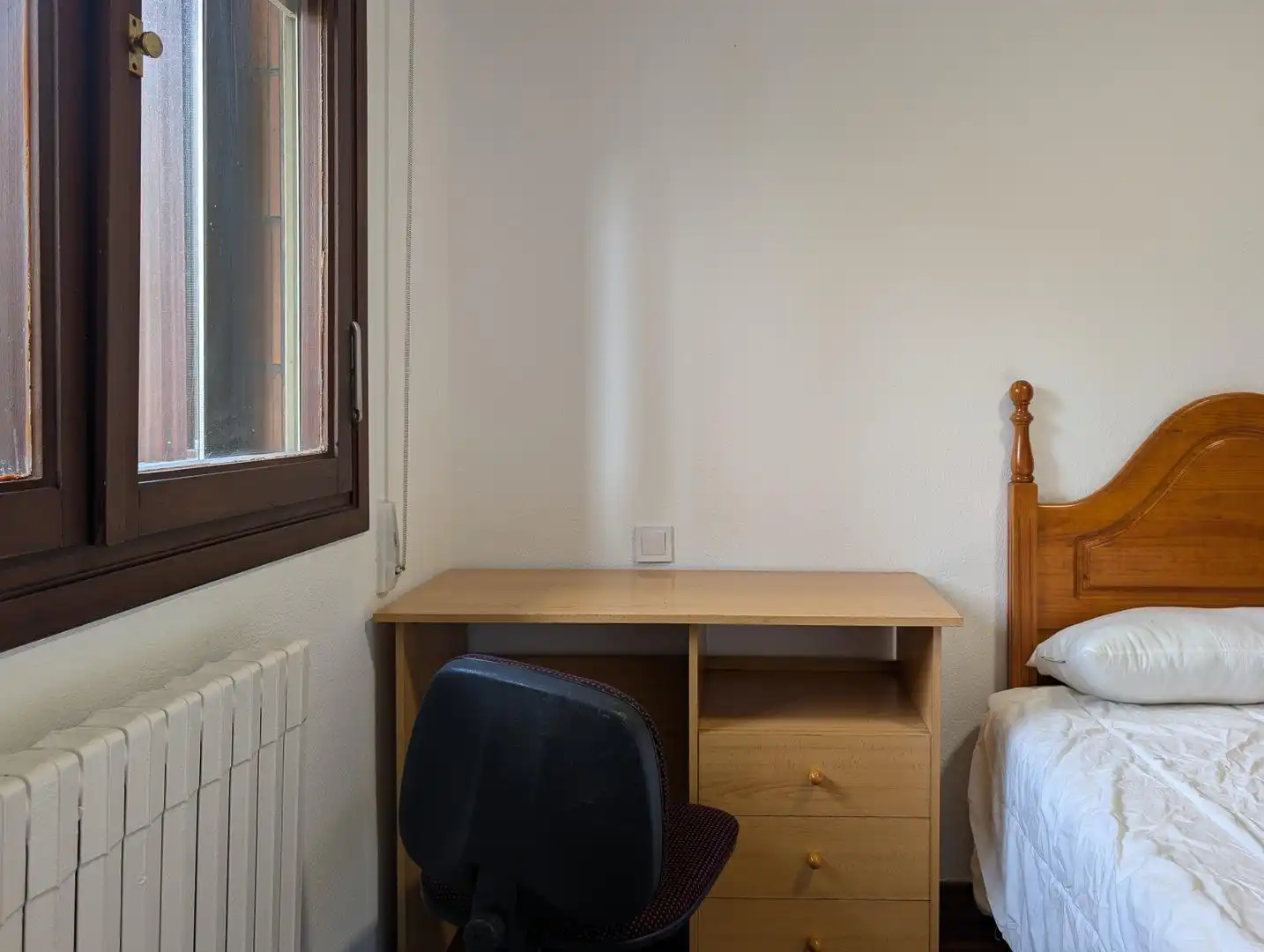 Schlafzimmer von Wohnung zur Miete in Santander mit Heizung, Parkett und Möbliert