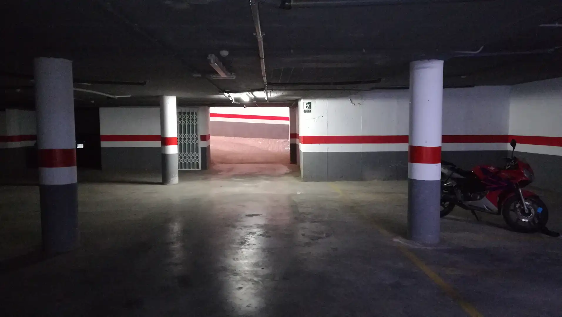 Parking with lift for sale in Santa Cecilia, imagen 2