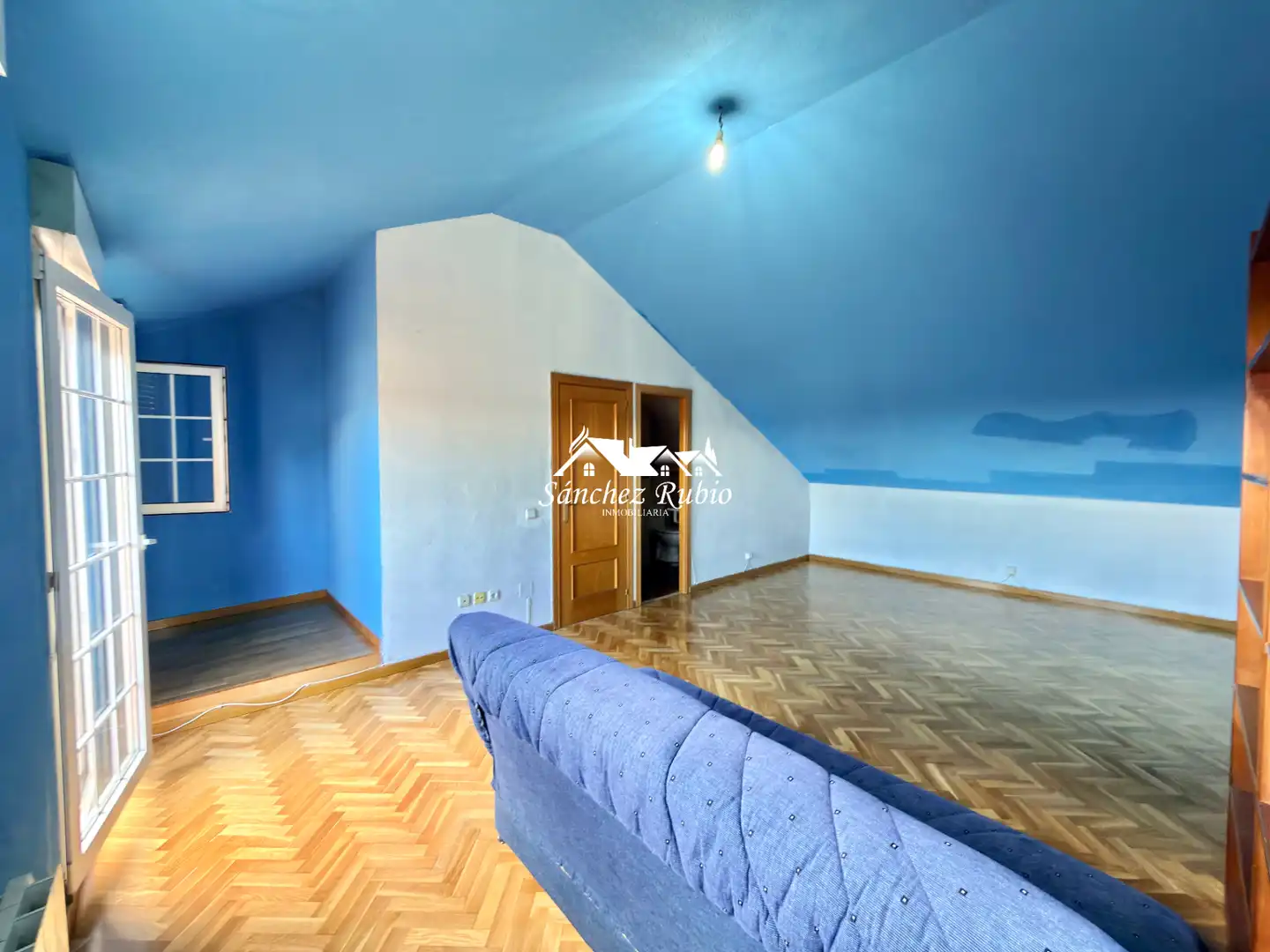Wohnzimmer von Einfamilien-Reihenhaus zur Miete in Torrelodones mit Heizung, Privatgarten und Parkett