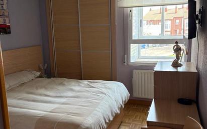 Bedroom of Flat for sale in Valladolid Capital  with Heating, Parquet flooring and TV