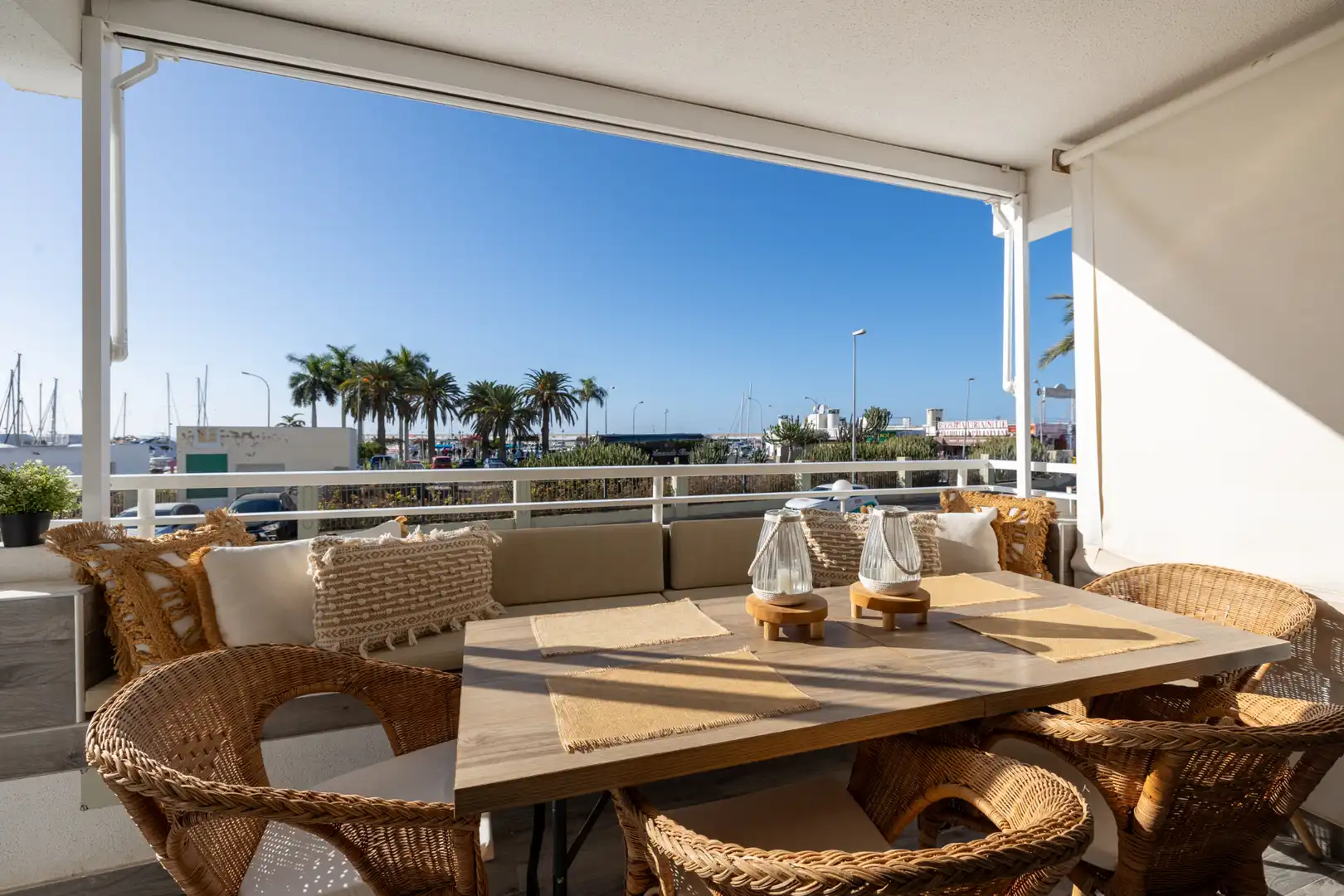 Terrasse von Wohnung zum Verkauf in Mogán mit Klimaanlage, Terrasse und Möbliert