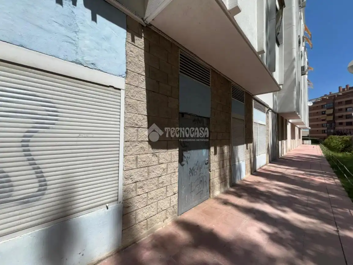 Vista exterior de Local en venta en Madrid