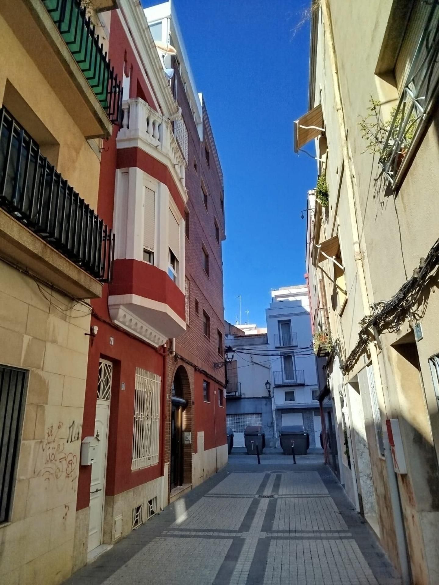 Vista exterior de Casa adosada en venda en Benicarló amb Terrassa i Balcó