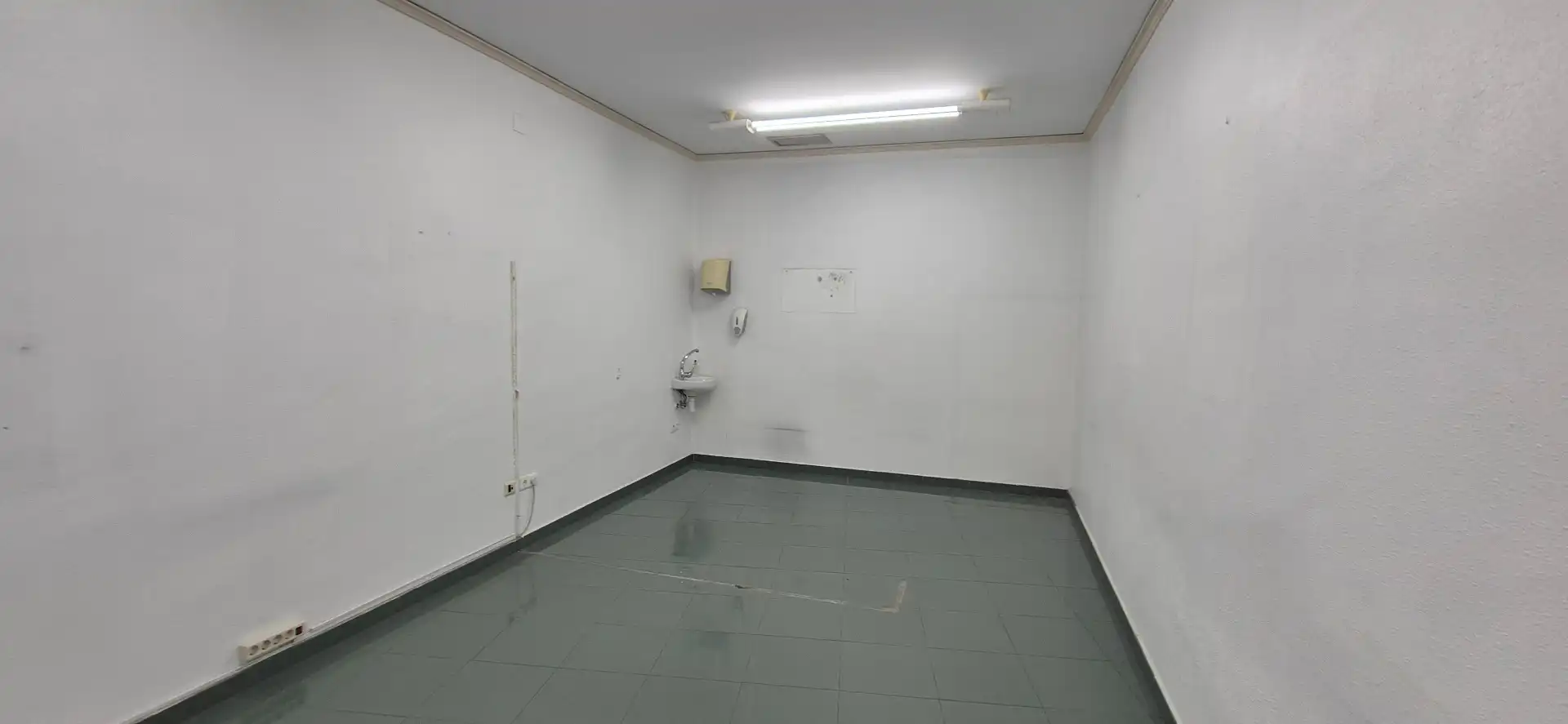 Commercial properties for rent in Valencia  with Air Conditioner