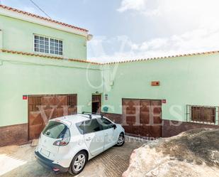 Vista exterior de Casa o xalet en venda en Las Palmas de Gran Canaria amb Terrassa i Traster