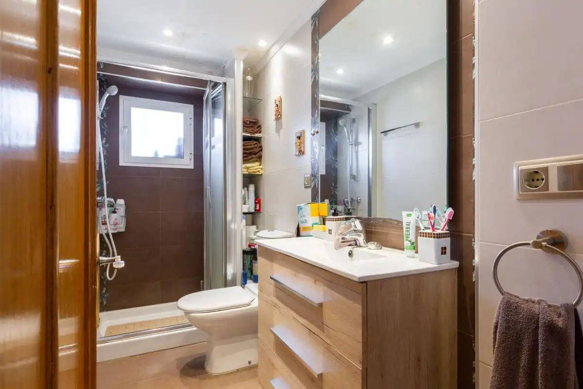 Baño de Piso en venta en Valencia con Calefacción y Amueblado