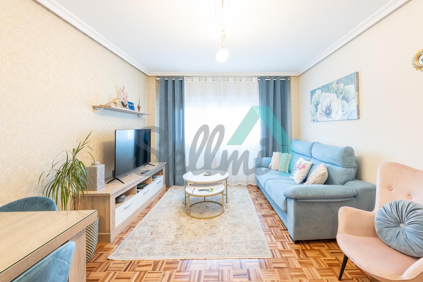 Sala de estar de Piso en venta en Oviedo  con Calefacción, Parquet y Trastero