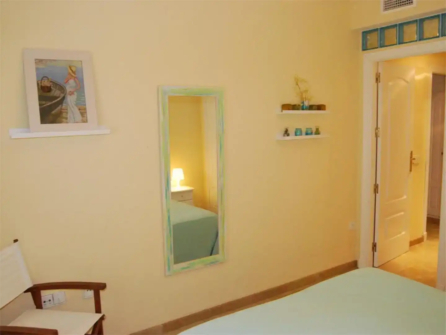 Schlafzimmer von Wohnungen zur Miete in Manilva mit Klimaanlage, Schwimmbad und Möbliert